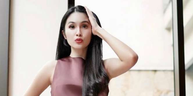 Tenteng Tas Rp35 Juta, Lift Rumah Sandra Dewi Bikin Salfok