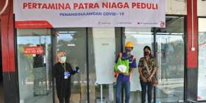 Pertamina Patra Niaga Bagi Ribuan Sembako untuk Keluarga Awak Mobil Tangki