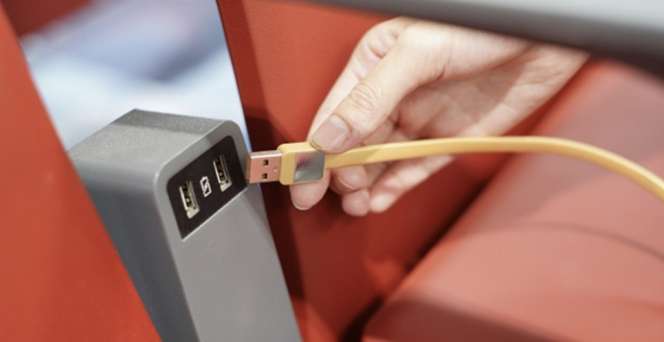 Bahaya Cas HP Pakai Kabel USB di Tempat Pengisian Ulang Umum