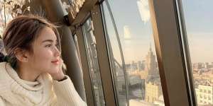 Kenakan Celana Robek, Penampilan Ayu Ting Ting Jadi Perhatian