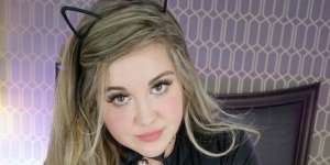 Cuma Posting Foto Kaki, Mahasiswi Kedokteran Raup Rp90 Juta/Bulan