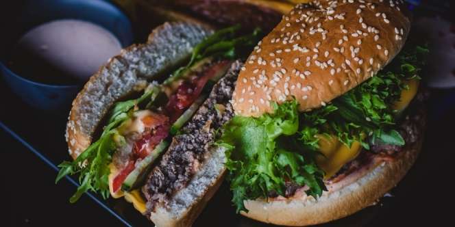 5 Jenis Makanan yang Sebaiknya Dihindari Saat Musim Panas