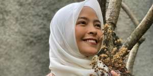 Baru Melahirkan, Tantri 'Kotak' Anggun Pakai Kaftan