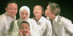 Sule Ziarahi Makam Lina Jubaedah Saat Lebaran