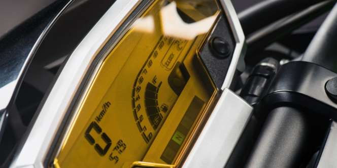 Tanda Speedometer Digital Motor Gosong Terjemur Matahari dan Cara Memperbaikinya