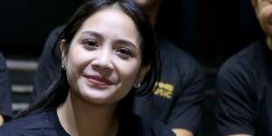 Dikira Baju Partai, Tengok Harga Kaos Oblong Nagita 