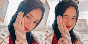 Kece Berhijab, Beby Tsabina Bawa Ransel Rp50 Juta
