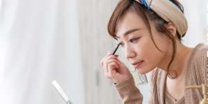 Tips Membuat Bulu Mata Terlihat Lebih Tebal dengan Eyeliner