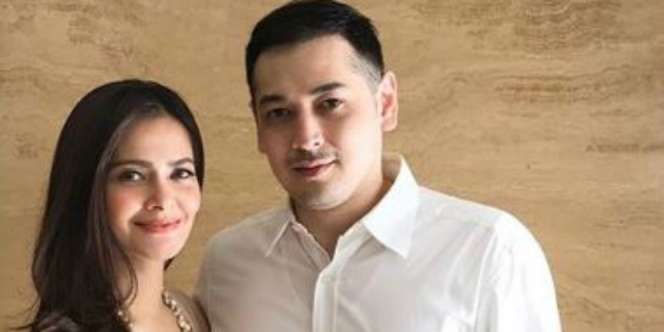 Pajang Foto Lebaran, Cut Tari Disebut Lagi Hamil