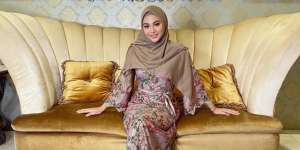 Lebaran dengan Orang Tersayang, 5 Gaya Hijab Aurel Hermansyah