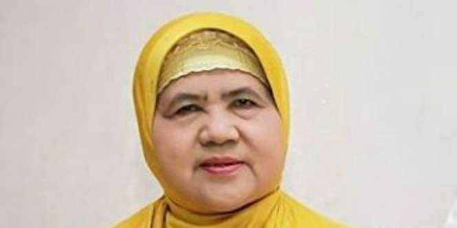 Bernuansa Emas, Tengok Rumah Mewah Mamah Dedeh