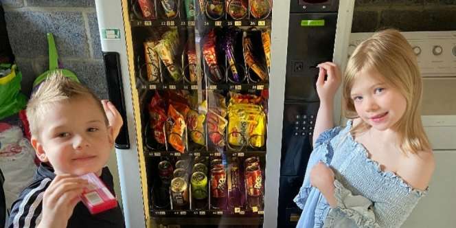 Kontrol Camilan Anak Saat Karantina, Ibu Malah Beli Vending Machine