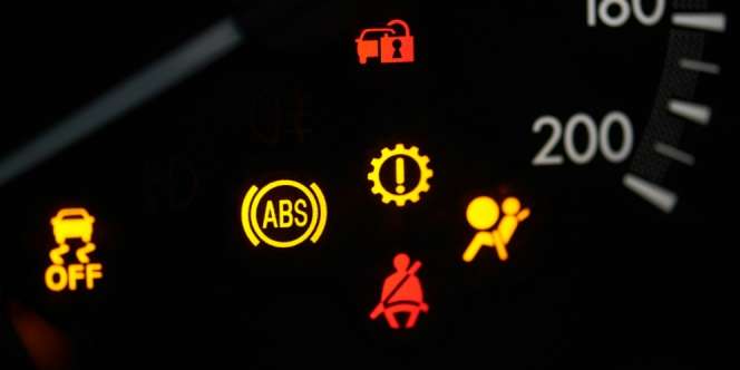 Penyebab Lampu Indikator Mobil Terus Menyala dan Cara Mengatasinya