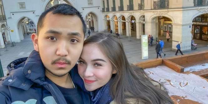Heboh Artis Elina Joerg Dapat THR Mobil Mewah dari Pacar