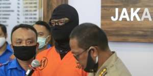 Alasan Mengejutkan Dwi Sasono Diam-Diam Pakai Ganja `di Belakang` Widi Mulia