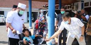 Sumbang Warga Disabilitas & Lansia, Wali Kota Bengkulu: `Semuanya Harus Bahagia`