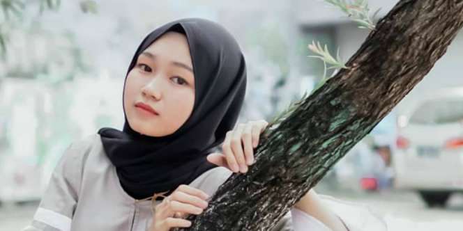 Pesona Mita, Gadis Cantik yang Bikin Salfok di Video Keke Bukan Boneka