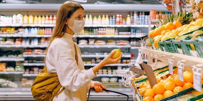 Hindari Menyentuh Benda Ini Saat Berbelanja di The New Normal