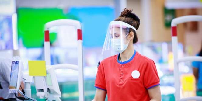 Face Shield atau Masker Medis, Mana Lebih Efektif Cegah Virus Corona?