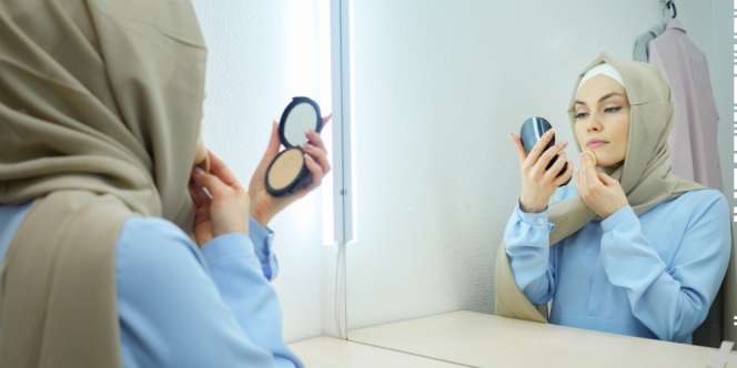 Tutorial Gaya Makeup Natural Hanya dengan 5 Produk