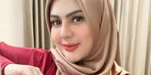 Bikin Pangling! Gaya Modis Anggita Sari yang Kini Berhijab