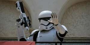 Stormtroopers Pastikan Pengunjung Disney Springs Terapkan Jaga Jarak