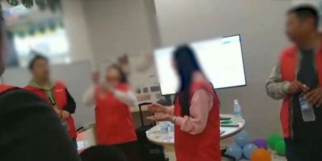 Kinerja Buruk, Karyawan Kena Hukuman Makan Cacing Hidup
