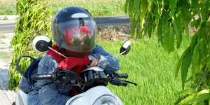 Peringatan! Pakai Helm Full Face Sekaligus Masker Sangat Bahaya