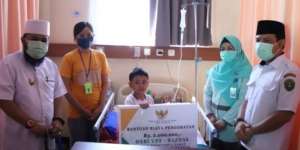 Bocah Penderita Leukimia Kaget, Pembesuk Itu Ternyata Pak Wali Kota
