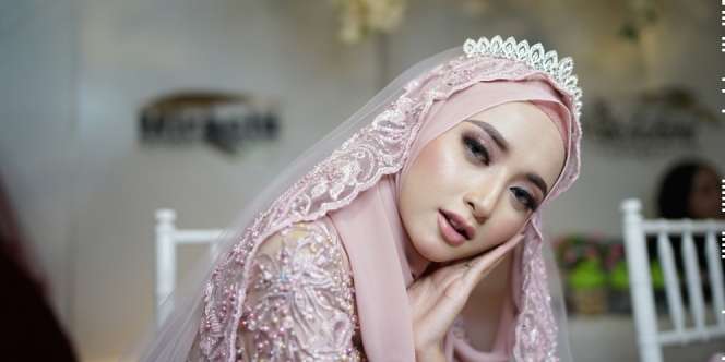 7 Area yang Bisa Diaplikasikan Highlighter Agar Lebih Glowing