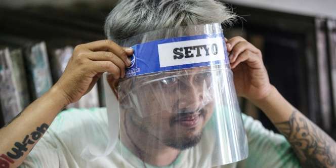 Mengintip Produksi Face Shield Jelang Penerapan New Normal