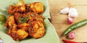 Pedasnya Ayam Telur Bumbu Bali Menantang Lidah