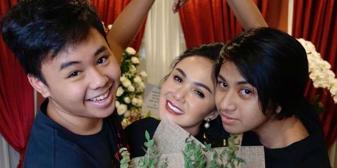 Dapat Kejutan Ultah, Yuni Shara: `Alhamdulillah.. Bismillah 48`