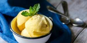 Yuk Bikin Es Krim Mangga Hanya Pakai 3 Bahan, Sluurp!