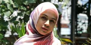 Pamer Selfie, Makeup Nycta Gina Bikin Salfok
