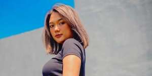 Pakai Kemben Lagi, Marion Jola Bikin Riuh