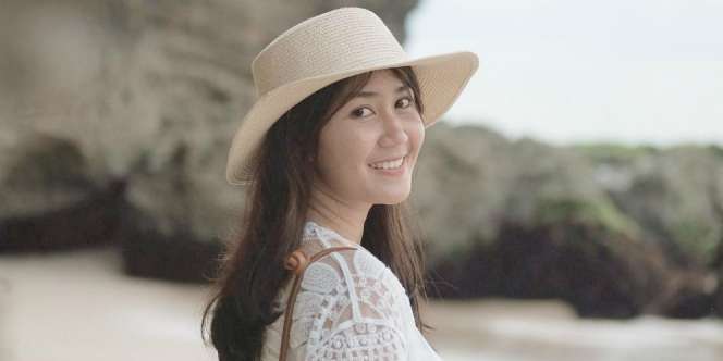 Pesona Yossy Kartika, Penjual Gorengan Cantik dari Yogyakarta