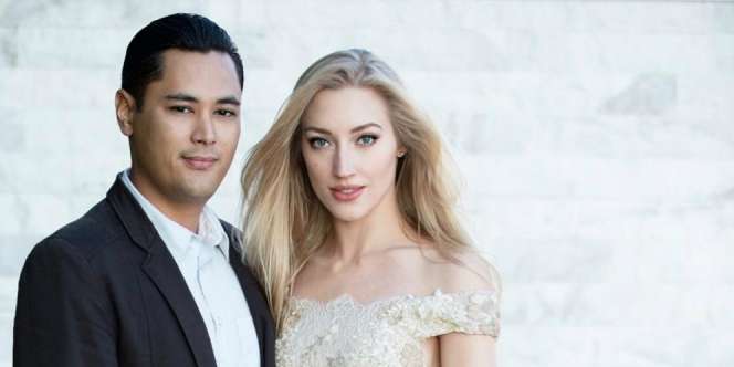 Bikin Kagum, Istri Panji Trihatmojo Jahit Kebaya Anaknya dengan Tangan Sendiri