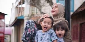 Reaksi Putra Zaskia Mecca Lihat Foto USG Adiknya Bikin Ngakak