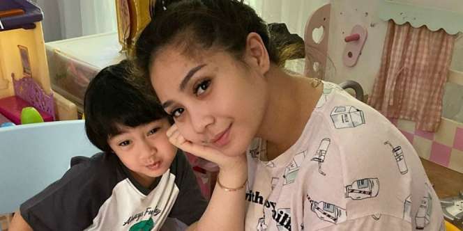 Bengong Berwajah Ngantuk, Nagita Malah Dipuji