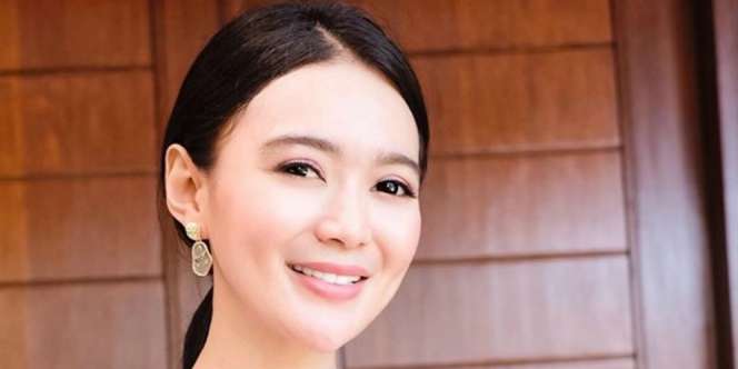 Unggah Foto Tutorial Cuci Baju, Pose Wika Salim Bikin Heboh