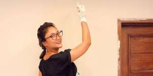Gaya Marion Jola Jadi Kuli Bangunan, Tetap Cantik Bikin Gemes!