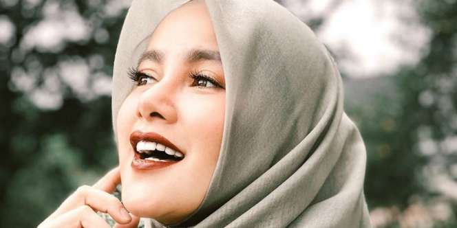Gaya Hypebeast Olla Ramlan Belanja ke Supermarket
