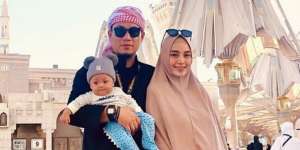 Cantiknya Monica Imas Berhijab, Istri Rizal Armada yang Mualaf
