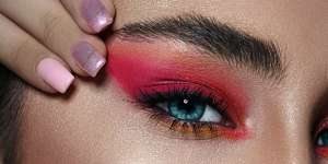 Tutorial Confetti Eyeliner untuk Tampil Ceria Saat New Normal