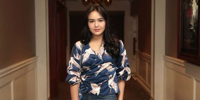 Mejeng di Eskalator, Gaya Amanda Manopo Bikin Susah Kedip