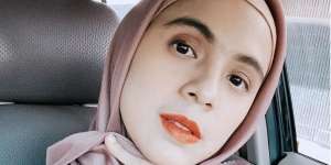 Lagi Centil, Gaya Selfie Nycta Gina Jadi Sorotan