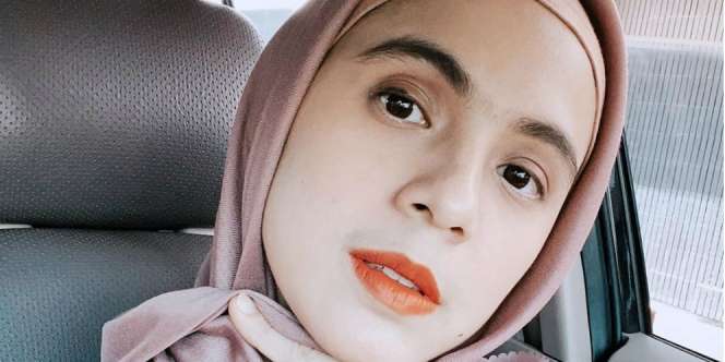 Lagi Centil, Gaya Selfie Nycta Gina Jadi Sorotan