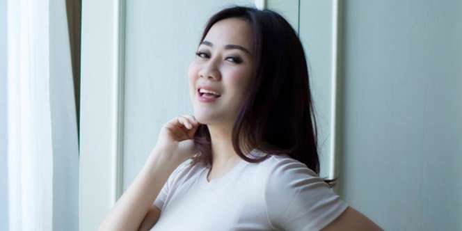 Buka-bukaan di Kanal YouTube, Tante Ernie Jawab Hal-Hal Pribadi