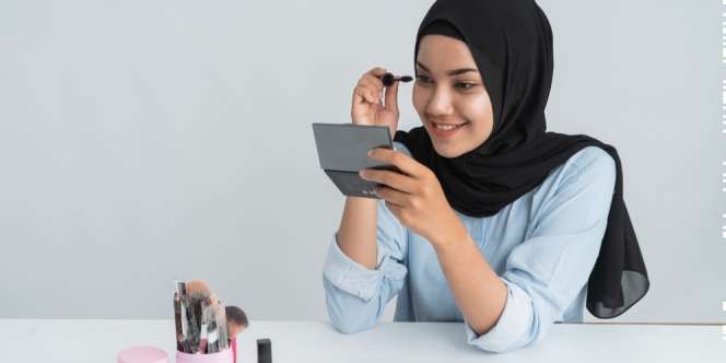 5 Trik Membuat Riasan Mata Agar Tidak Mudah Luntur Saat Hujan
